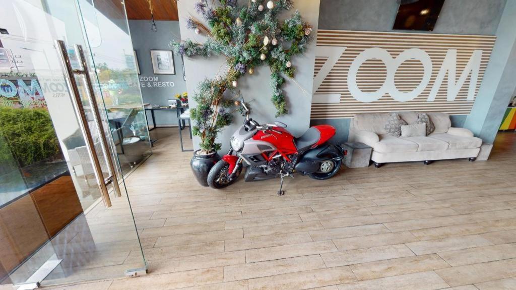 Zoom Dharmahusada Hotel Surabaya Esterno foto