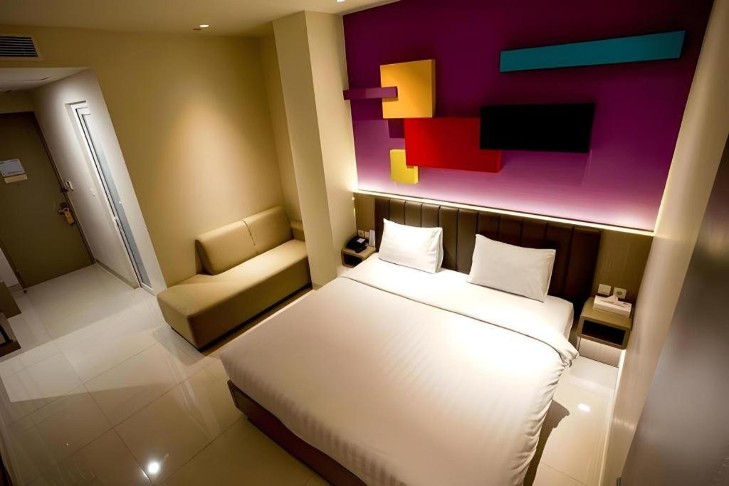 Zoom Dharmahusada Hotel Surabaya Esterno foto