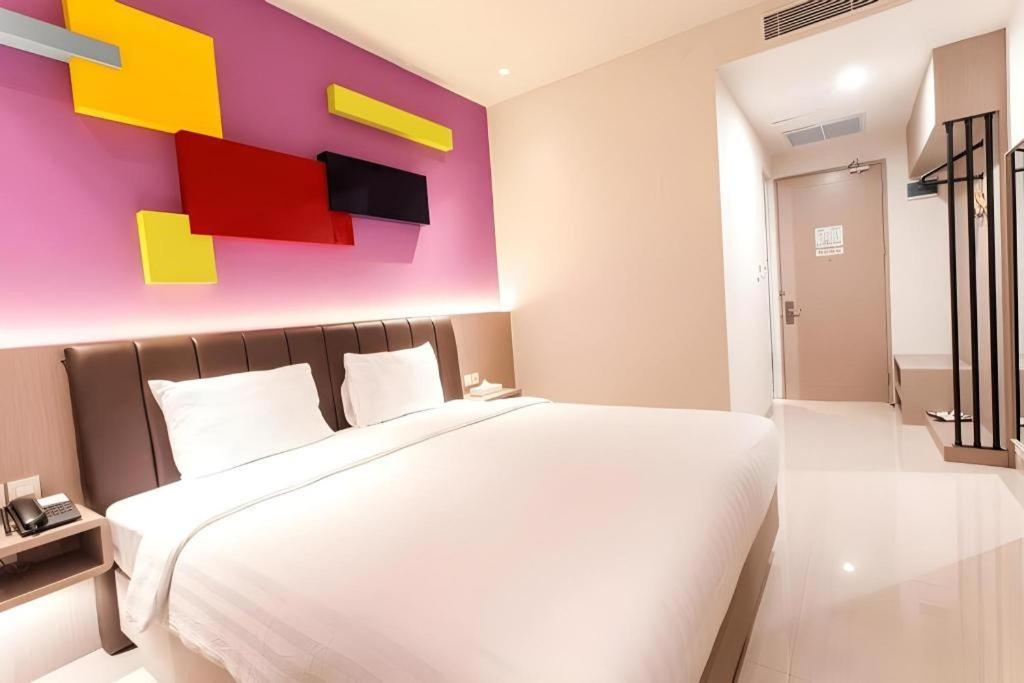 Zoom Dharmahusada Hotel Surabaya Esterno foto