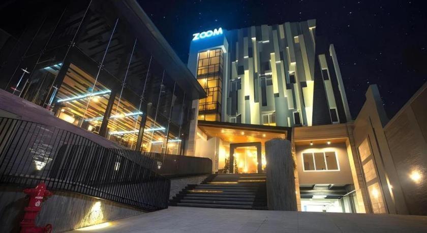 Zoom Dharmahusada Hotel Surabaya Esterno foto