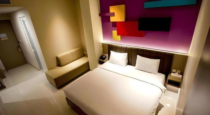 Zoom Dharmahusada Hotel Surabaya Esterno foto