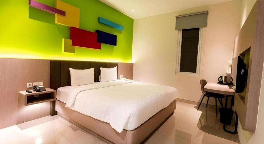 Zoom Dharmahusada Hotel Surabaya Esterno foto