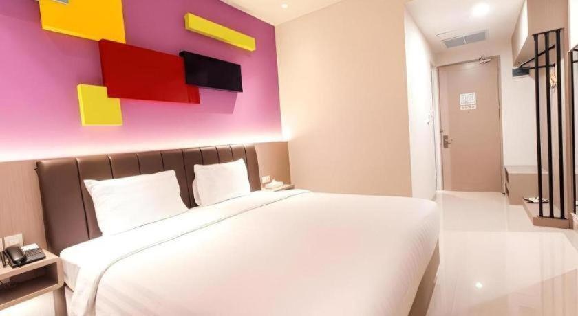Zoom Dharmahusada Hotel Surabaya Esterno foto